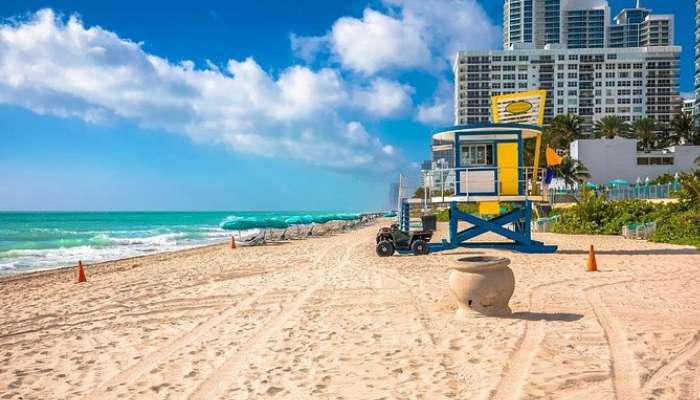 Hollywood Beach, Florida – Relax and Recline