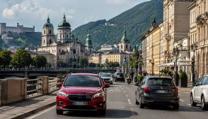 Lovely Travel Destinations Where Tourists Are Told Not to Drive Alone